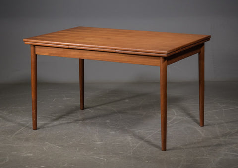 Rectangular dining table with pull-out teak