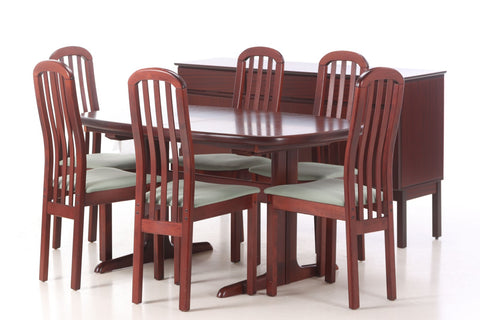 MAHOGANY TABLE, 6 CHAIRS AND SIDEBOARD- Skovby, Findahl.p