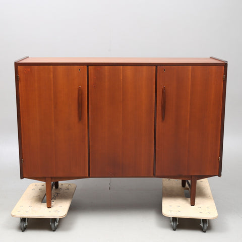 TEAK SIDEBOARD second half of the 20th century.