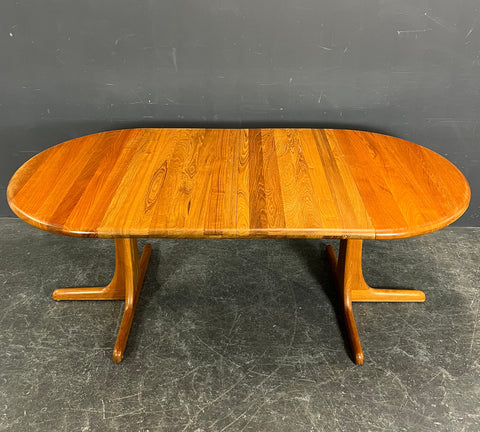 Solid Teak round Dining Table with 2 leaves, Made in Denmark