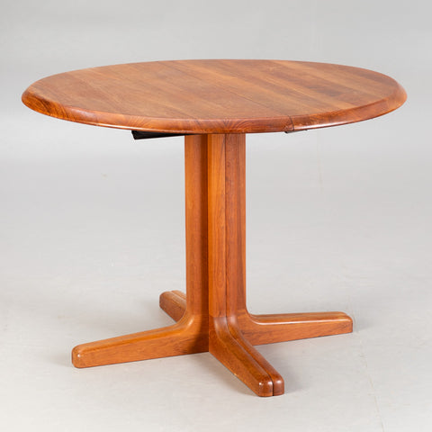 Round solid teak dining table, with 2 leaves.