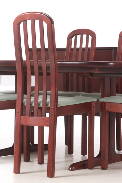 MAHOGANY TABLE, 6 CHAIRS AND SIDEBOARD- Skovby, Findahl.