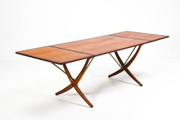 H.J. Wegner. 'Sable table'. Dining table, model AT-304, teak/oak