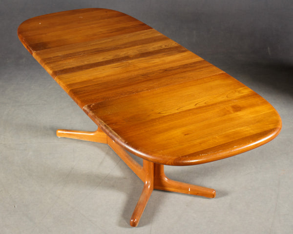 Extendable dining table in teak from Glostrup Møbelfabrik.