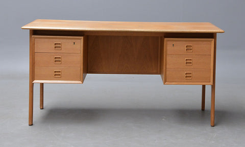 Freestanding desk in oak, By FDB