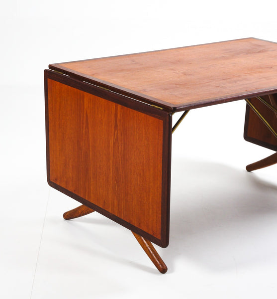 H.J. Wegner. 'Sable table'. Dining table, model AT-304, teak/oak