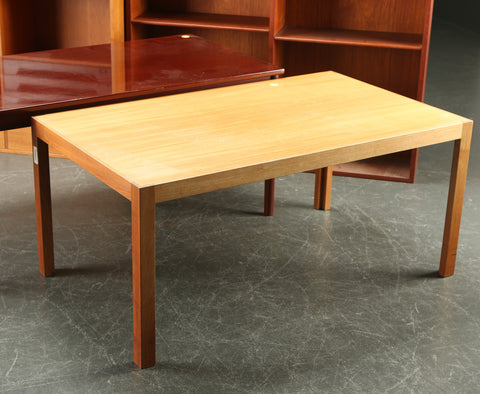 LIGHT MAHOGANY COFFEE TABLE