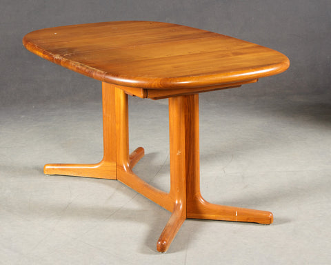 Extendable dining table in teak from Glostrup Møbelfabrik.