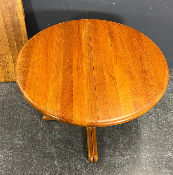 Solid Teak round Dining Table with 2 leaves, Made in Denmark