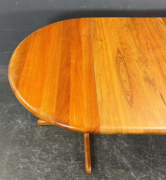 Solid Teak round Dining Table with 2 leaves, Made in Denmark