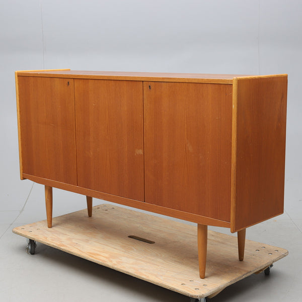 Swedish Teak SIDEBOARD, around the middle of the 20th century.