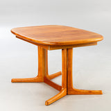 Solid Teak dining table, 2 extension leaves. Danish mid-century design by Dyrlund