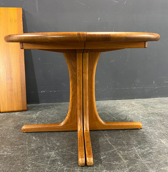 Solid Teak  EXTENDABLE DINING TABLE.