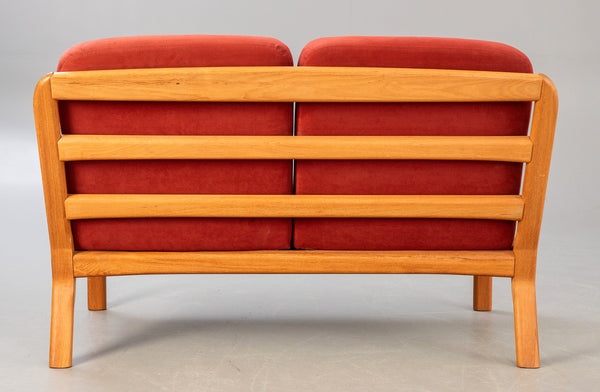 Teak 2 seater / sofa. Mid-century design.