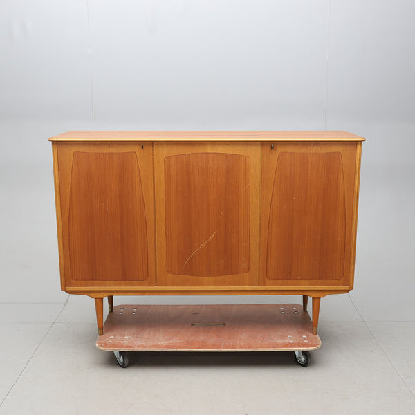 SIDEBOARD/LINEN CABINET. 1960s.