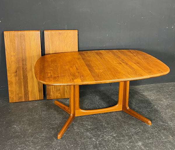 SOLID TEAK EXTENDABLE DINING TABLE (2 LEAVES)