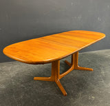 SOLID TEAK DINING TABLE GLOSTRUP  Møbelfabrik