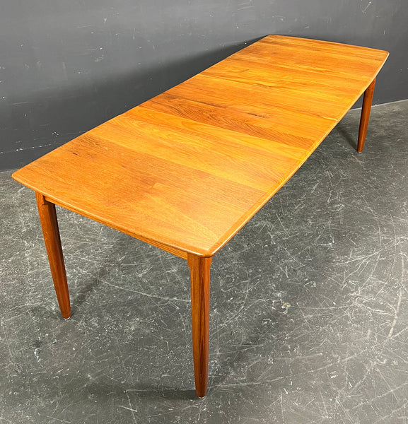 SOLID TEAK EXTENDABLE DINING TABLE