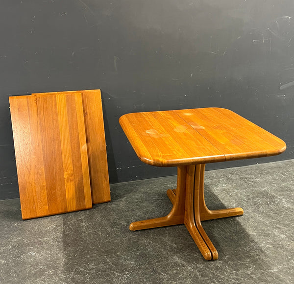 SOLID TEAK DINING TABLE WITH 2 EXTENSIONS