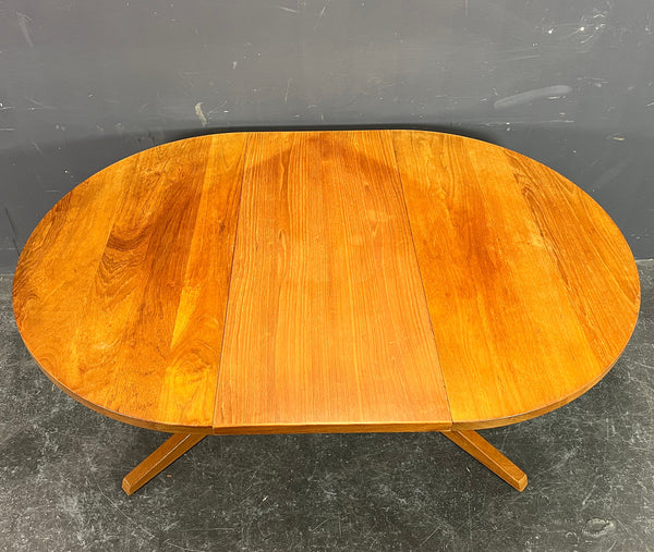 SOLID ROUND TEAK TABLE WITH ONE INSERT