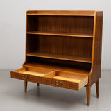 Swedish beech and walnut modern bookcase, probably Slutarps furniture industry, 1940s/1950s.