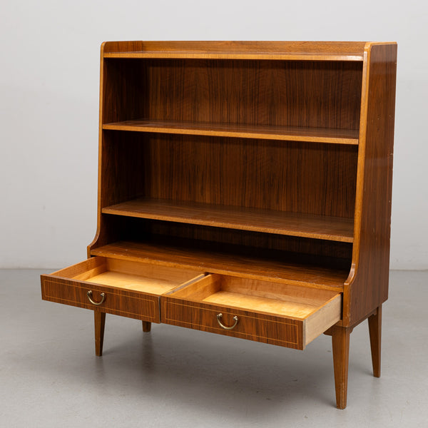 Swedish beech and walnut modern bookcase, probably Slutarps furniture industry, 1940s/1950s.