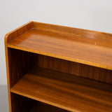 Swedish beech and walnut modern bookcase, probably Slutarps furniture industry, 1940s/1950s.