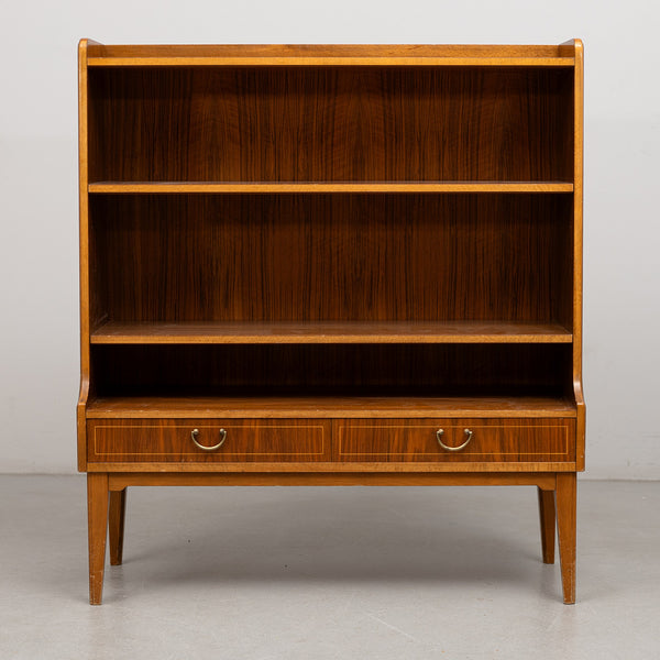 Swedish beech and walnut modern bookcase, probably Slutarps furniture industry, 1940s/1950s.