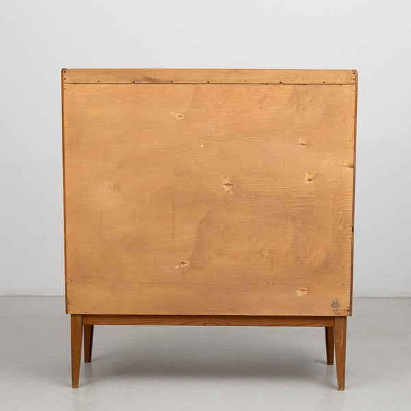 Swedish beech and walnut modern bookcase, probably Slutarps furniture industry, 1940s/1950s.