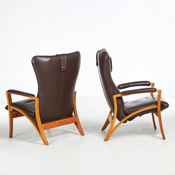 HJORT KNUDSEN. A pair of leather armchairs