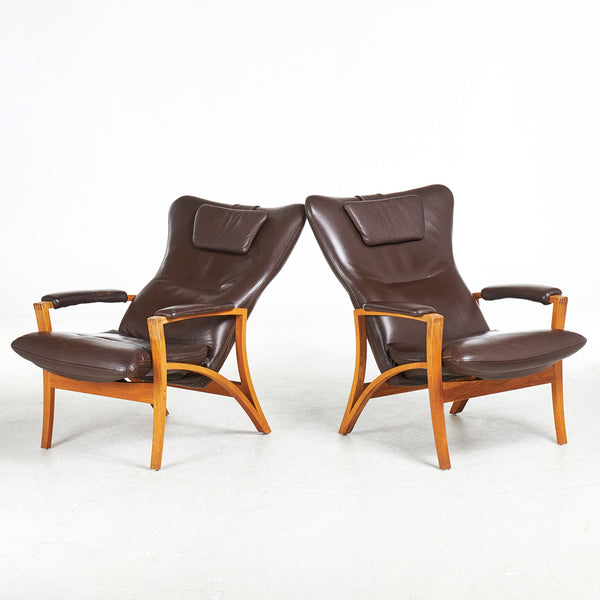 HJORT KNUDSEN. A pair of leather armchairs