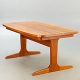 Dining table in teak, with one leaf.