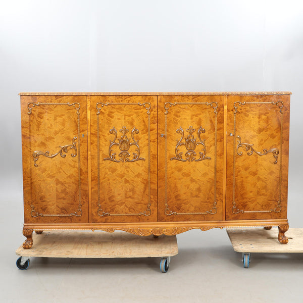 2900934. LINEN CABINET Chippendale style, first half of the 20th century.