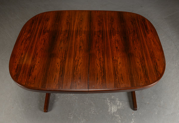 Skovmand & Andersen. Rosewood Dining table with pedestal base