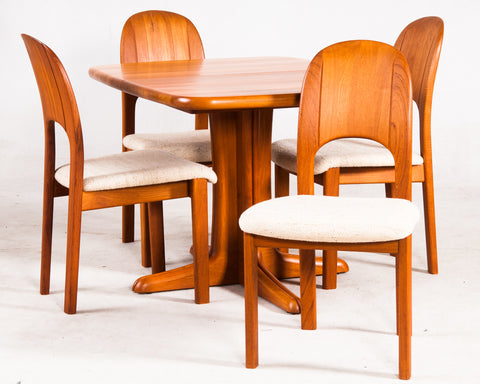 Dining group in Solid Teak: Set of four chairs by Holstebro Møbelfabrik, Denmark, including Solid Teak table / dining table by Arrebo (5)