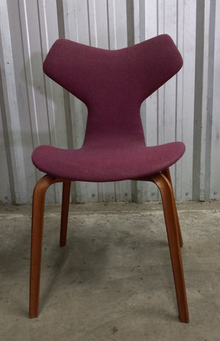Grand Prix Chair - Arne Jacobsen by Fritz Hansen