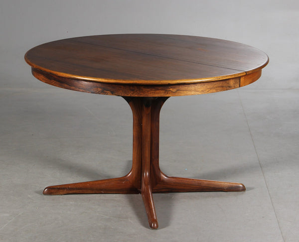 Gorgeous Danish Rosewood Dining Table with 2 leaves