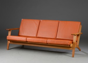 Hans Wegner Model GE-290/3 Oak Sofa with Leather upholstery