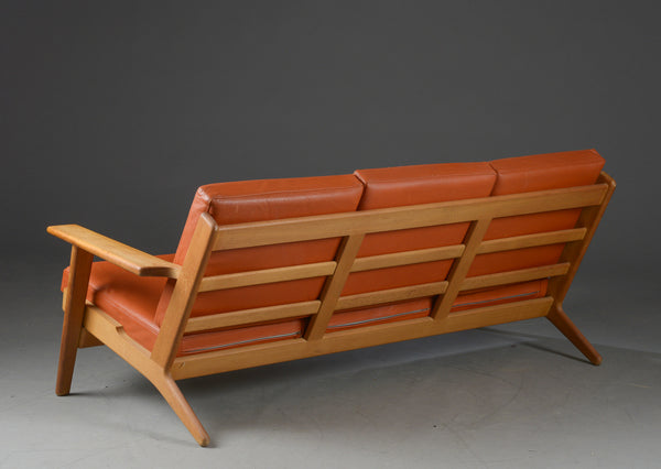 Hans Wegner Model GE-290/3 Oak Sofa with Leather upholstery
