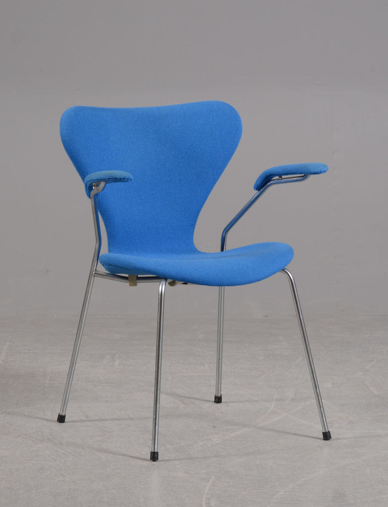 Arne Jacobsen Armchair Model 3207 Syveren | Mostly Danish Furniture Ottawa
