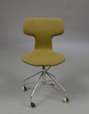 Model 3103 Yellow T-Chair on Wheels by Arne Jacobsen