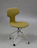 Model 3103 Yellow T-Chair on Wheels by Arne Jacobsen
