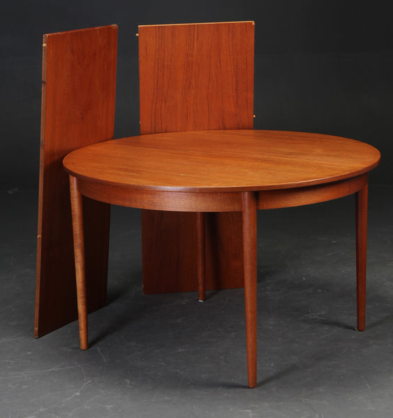 Circular teak table with 2 additional leafes, 1960s, Danish furniture manufacturer.