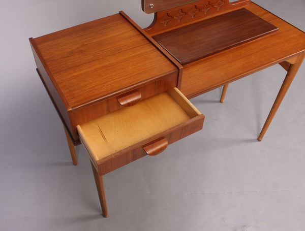 Danish furniture manufacturer. Teak and oak dressing table / dressing table and bedside table (2)