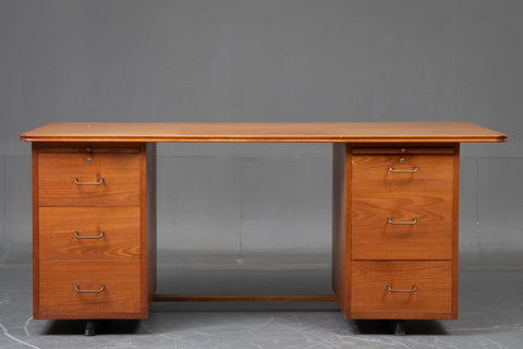 Danish furniture manufacturer: Desk - teak