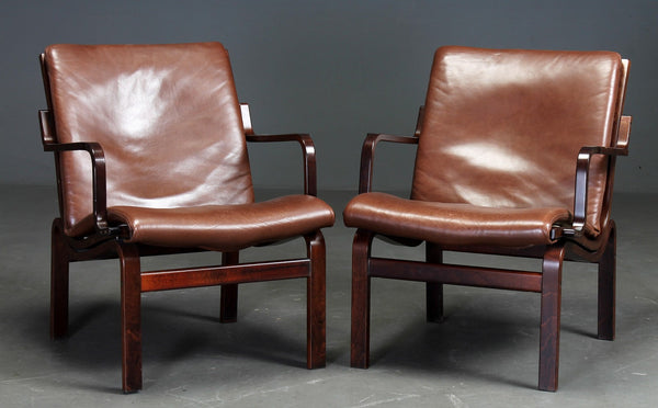 Danish furniture manufacturer. Pair of armchairs, leather. (2)*