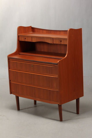 Danish furniture manufacturer. Chatol of teak