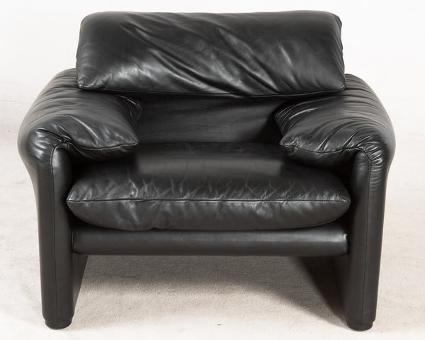 Vico Magistretti, 2-seater sofas and one chair model Maralunga in black leather for Cassina (2)