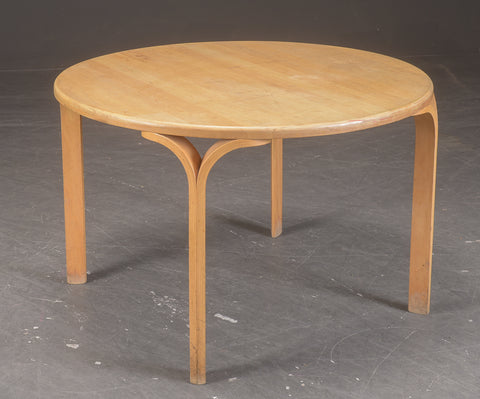 Haslev Møbelsnedkeri. Round beech wood table