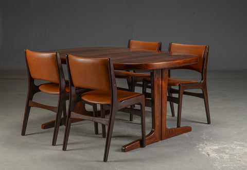 Skovmand & Andersen. Rosewood Dining table with pedestal base